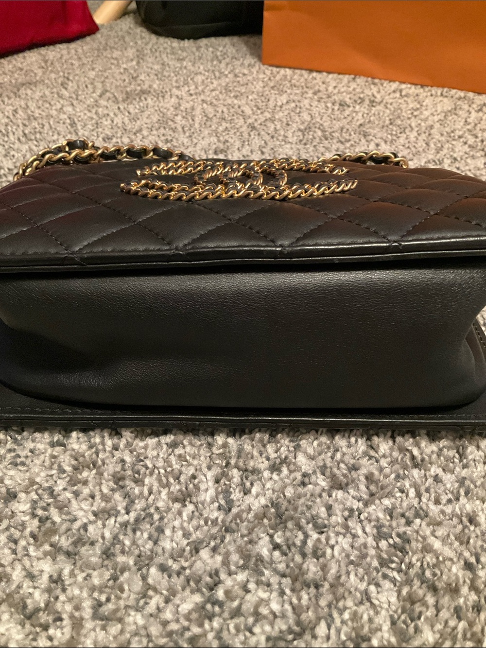 CHANEL Black Quilted Lambskin Crossbody with Gold Chain CC - Picture 7 of 9